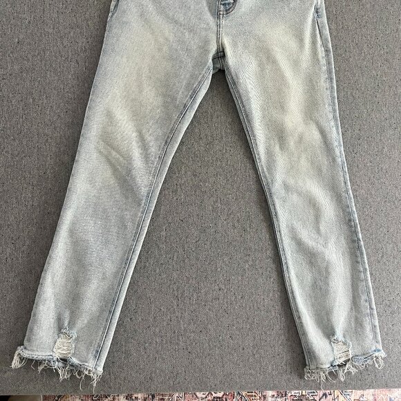 Current Elliott / 26 / Distressed Capri Jeans / Light Wash - Picture 3 of 3